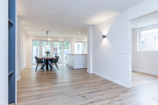 Foto - Te koop: Instapklaar gemoderniseerde geschakelde 2 onder 1 kap woning met voldoende woonoppervlakte, garage, berging en tuin in Simpelveld (Huls)